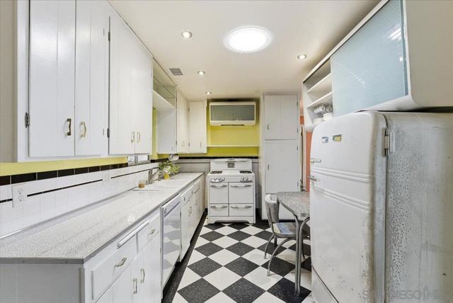 8888 Jaylee Ave, Spring Valley, CA 91977