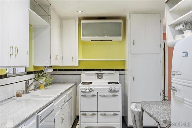 8888 Jaylee Ave, Spring Valley, CA 91977