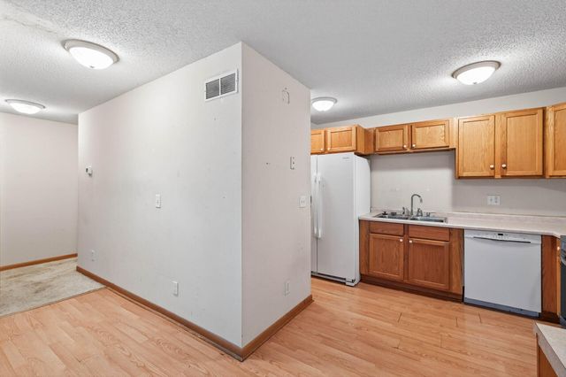 7772 Dunmore Road, Woodbury, MN 55125