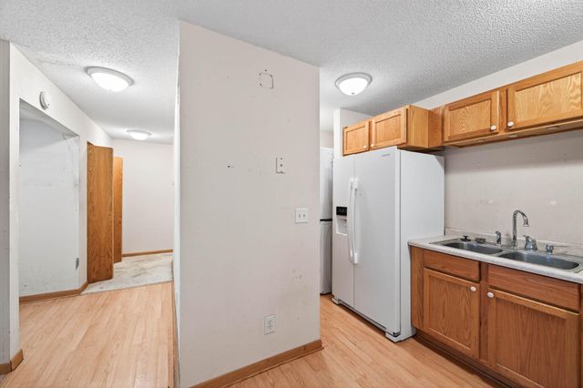 7772 Dunmore Road, Woodbury, MN 55125