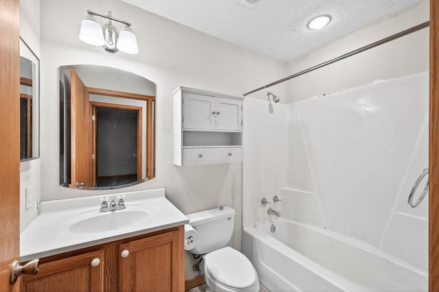 7772 Dunmore Road, Woodbury, MN 55125