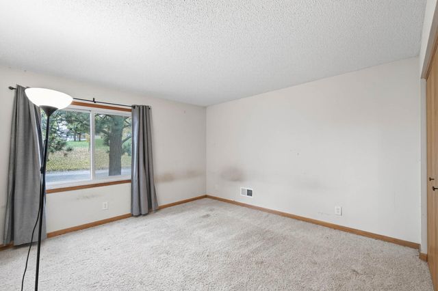 7772 Dunmore Road, Woodbury, MN 55125