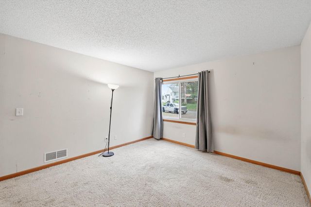 7772 Dunmore Road, Woodbury, MN 55125