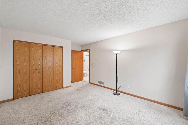 7772 Dunmore Road, Woodbury, MN 55125