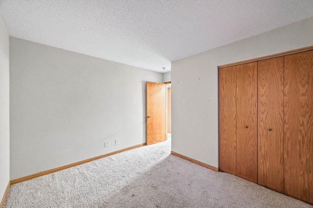 7772 Dunmore Road, Woodbury, MN 55125