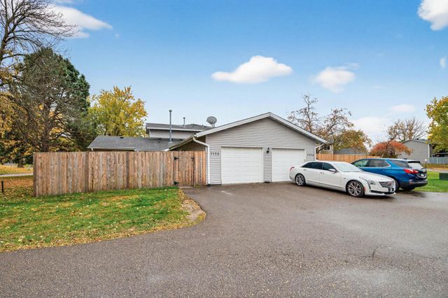 7772 Dunmore Road, Woodbury, MN 55125