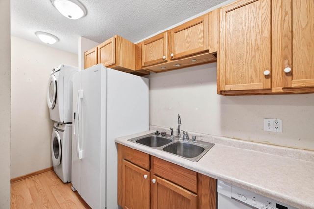 7772 Dunmore Road, Woodbury, MN 55125