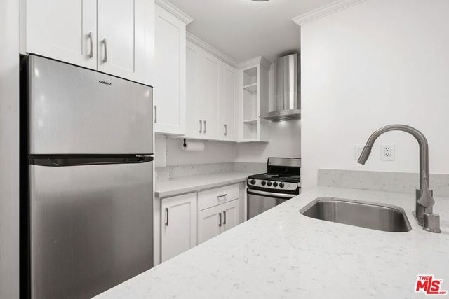 1440 VETERAN Avenue 102, Los Angeles, CA 90024