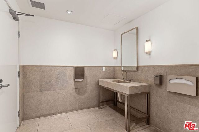 1440 VETERAN Avenue 102, Los Angeles, CA 90024