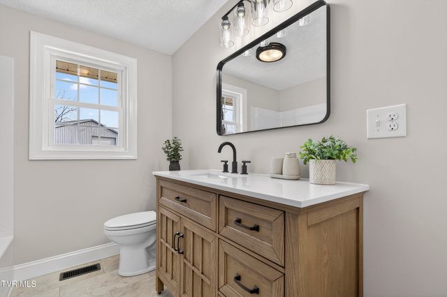 1646 Muddy Creek Road, Blountville, TN 37617