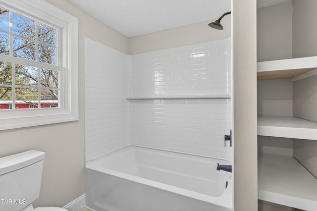 1646 Muddy Creek Road, Blountville, TN 37617