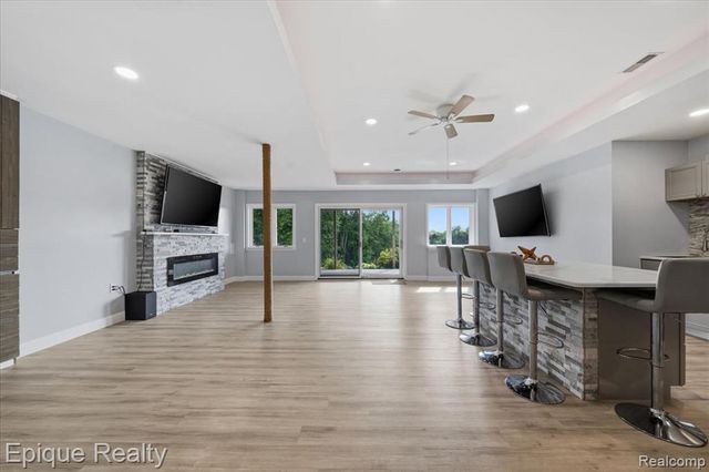 395 Indianwood Road, Lake Orion, MI 48362