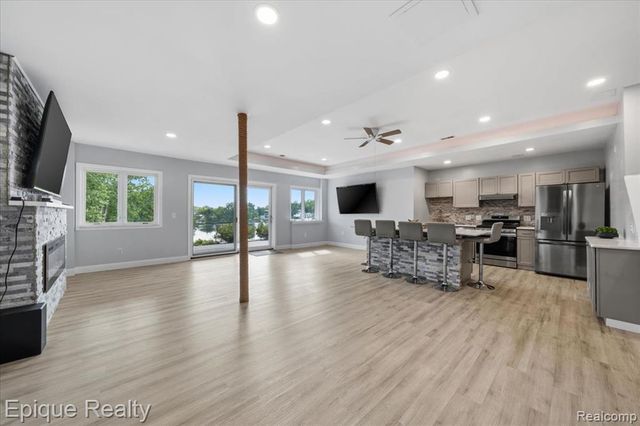 395 Indianwood Road, Lake Orion, MI 48362