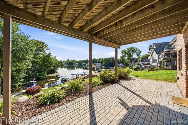 395 Indianwood Road, Lake Orion, MI 48362
