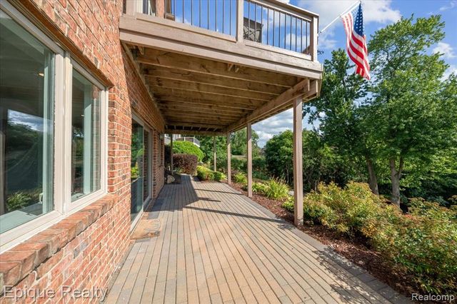 395 Indianwood Road, Lake Orion, MI 48362