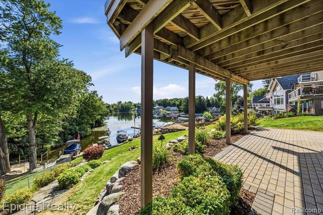 395 Indianwood Road, Lake Orion, MI 48362