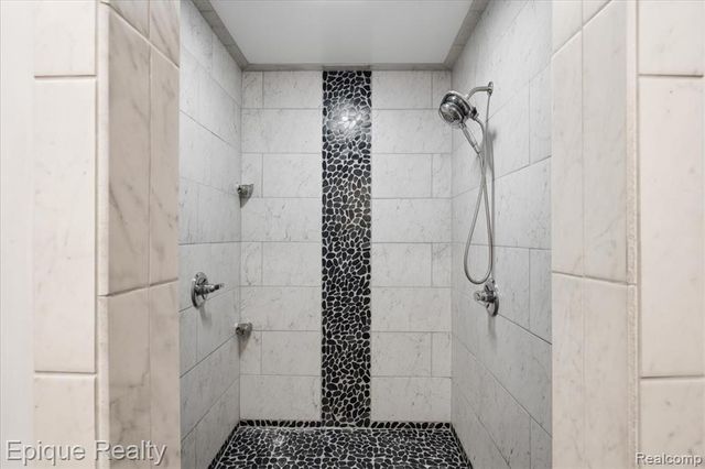 395 Indianwood Road, Lake Orion, MI 48362