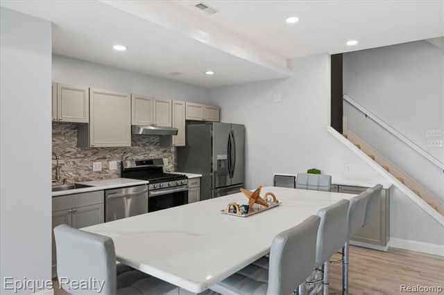 395 Indianwood Road, Lake Orion, MI 48362
