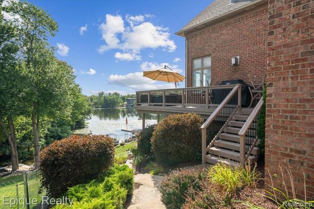 395 Indianwood Road, Lake Orion, MI 48362
