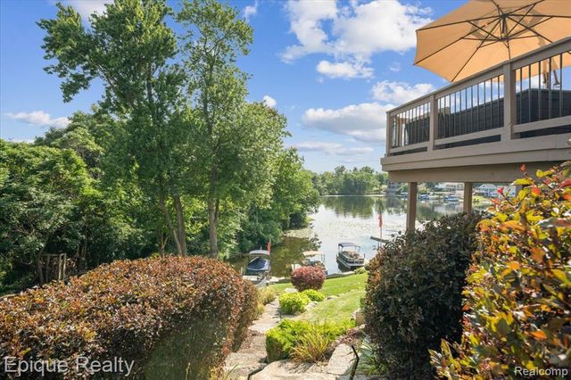 395 Indianwood Road, Lake Orion, MI 48362
