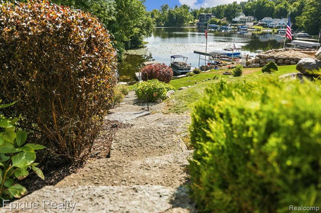395 Indianwood Road, Lake Orion, MI 48362