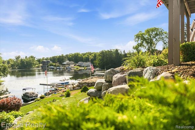 395 Indianwood Road, Lake Orion, MI 48362