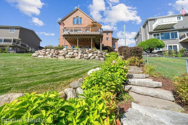 395 Indianwood Road, Lake Orion, MI 48362
