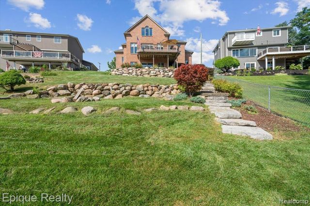 395 Indianwood Road, Lake Orion, MI 48362
