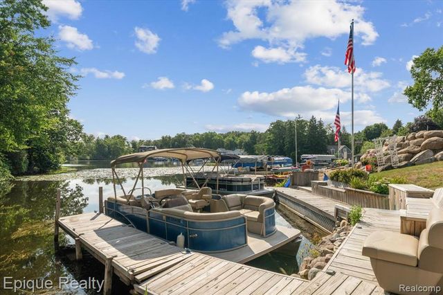 395 Indianwood Road, Lake Orion, MI 48362