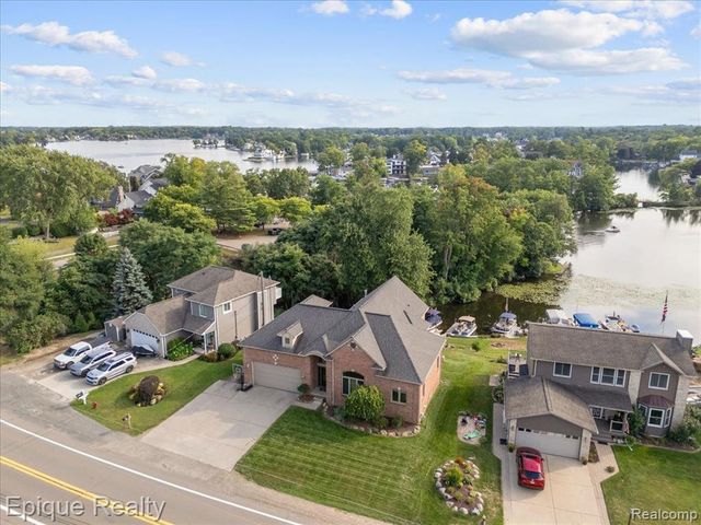 395 Indianwood Road, Lake Orion, MI 48362
