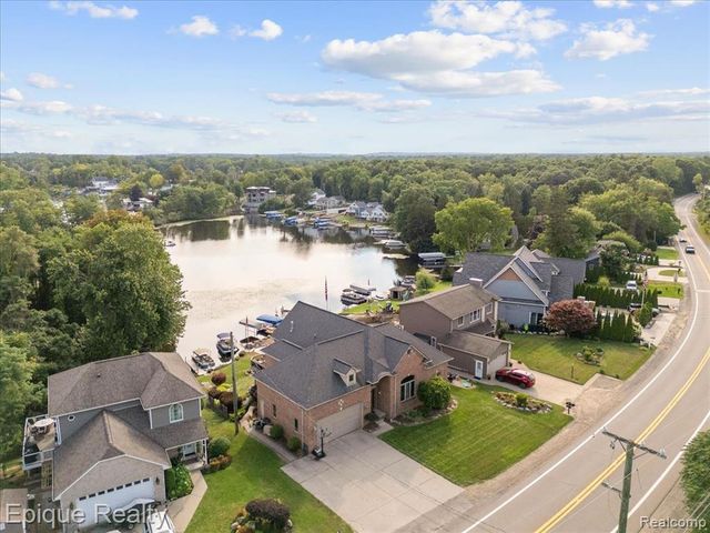 395 Indianwood Road, Lake Orion, MI 48362