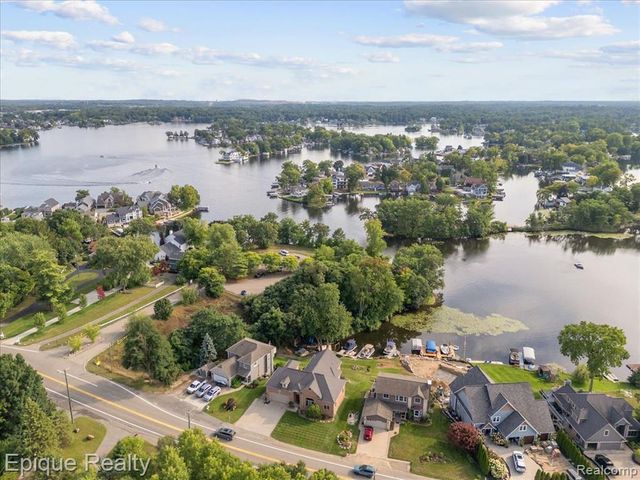 395 Indianwood Road, Lake Orion, MI 48362