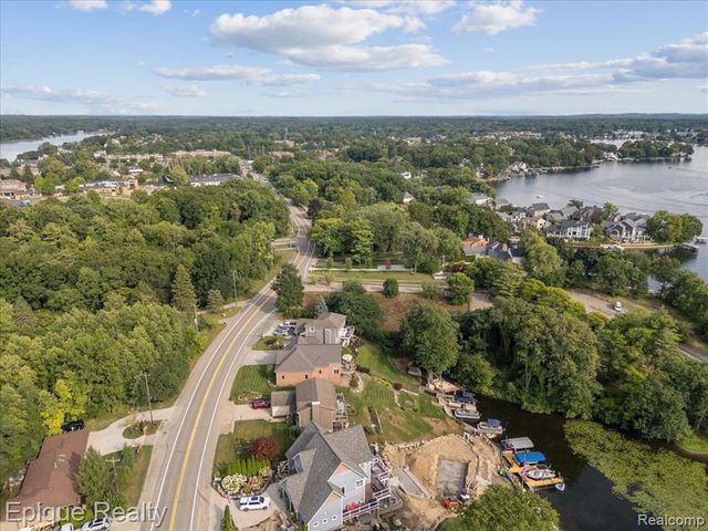 395 Indianwood Road, Lake Orion, MI 48362