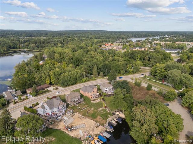 395 Indianwood Road, Lake Orion, MI 48362