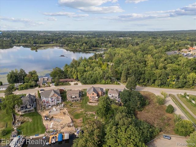 395 Indianwood Road, Lake Orion, MI 48362
