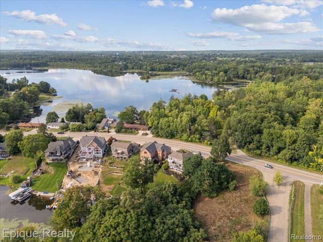 395 Indianwood Road, Lake Orion, MI 48362