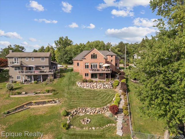 395 Indianwood Road, Lake Orion, MI 48362