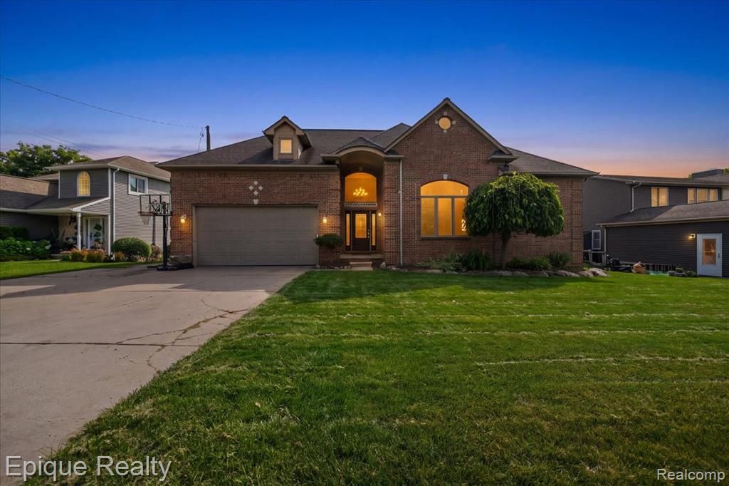 395 Indianwood Road, Lake Orion, MI 48362