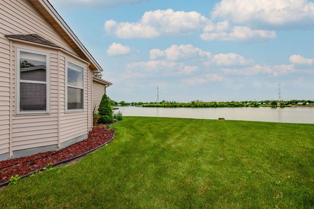 1832 Paddock Court, Grayslake, IL 60030