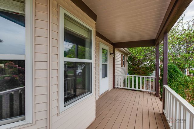 1832 Paddock Court, Grayslake, IL 60030