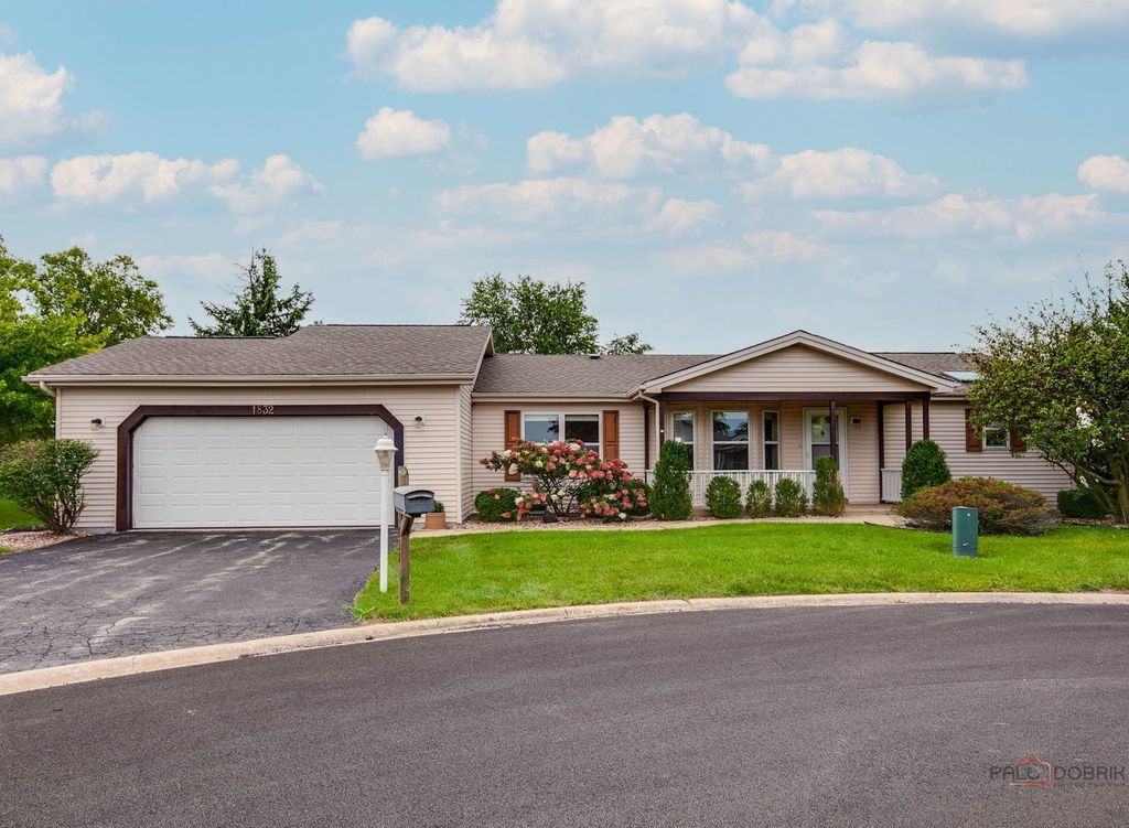1832 Paddock Court, Grayslake, IL 60030