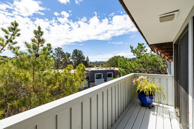 37 Greenside Way, San Rafael, CA 94901