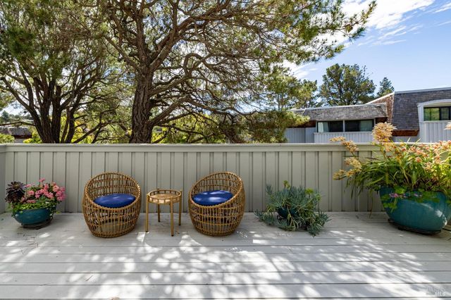 37 Greenside Way, San Rafael, CA 94901