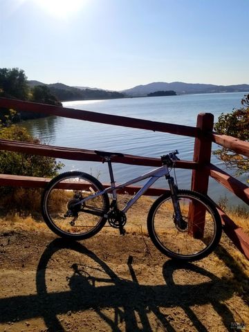 37 Greenside Way, San Rafael, CA 94901