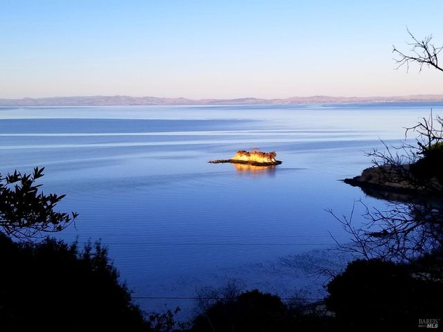 37 Greenside Way, San Rafael, CA 94901