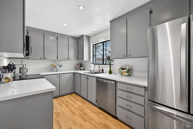 37 Greenside Way, San Rafael, CA 94901