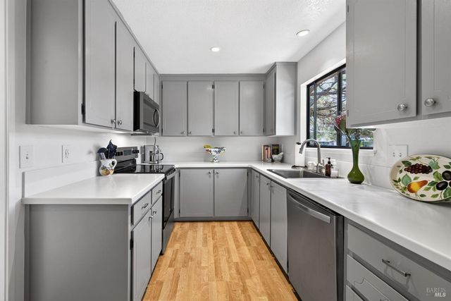 37 Greenside Way, San Rafael, CA 94901