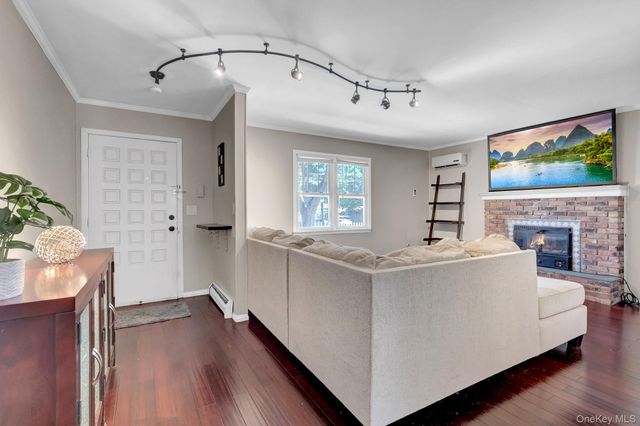 100 Lincoln Drive, Mastic Beach, NY 11951