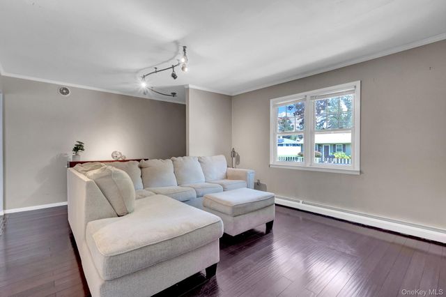 100 Lincoln Drive, Mastic Beach, NY 11951