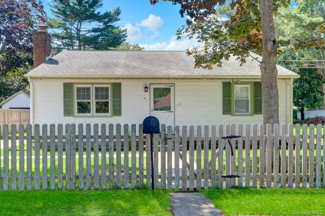 100 Lincoln Drive, Mastic Beach, NY 11951